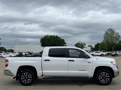 2017 Toyota Tundra SR5