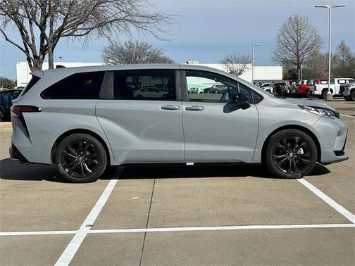 2025 Toyota Sienna XSE 7 Passenger