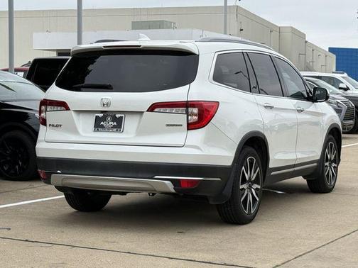 Platinum White 2022 Honda Pilot Touring 8-Passenger