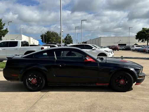Ebony Clearcoat 2007 Ford Mustang Deluxe