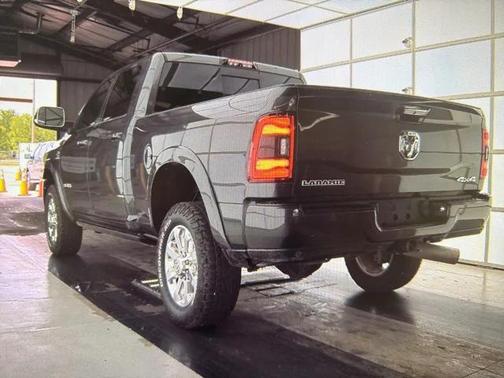 2019 RAM 2500 Laramie Crew Cab 4x4 6'4' Box
