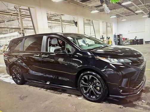 2025 Toyota Sienna XSE 7 Passenger