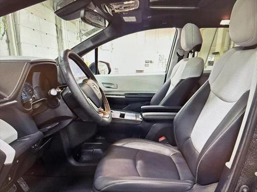 2025 Toyota Sienna XSE 7 Passenger