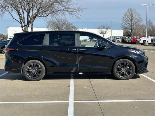 2025 Toyota Sienna XSE 7 Passenger