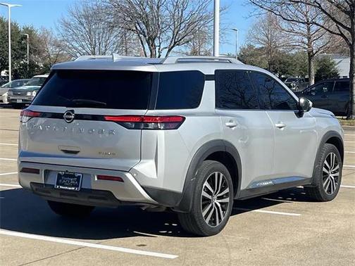 2023 Nissan Pathfinder Platinum FWD