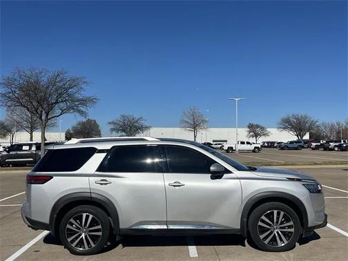 2023 Nissan Pathfinder Platinum FWD