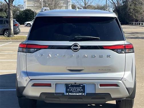 2023 Nissan Pathfinder Platinum FWD