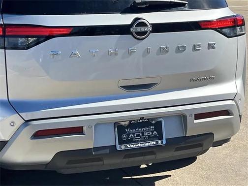 2023 Nissan Pathfinder Platinum FWD