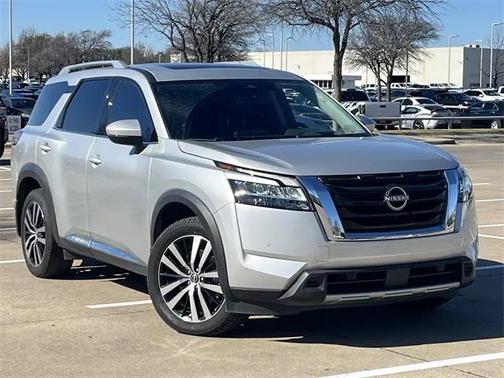 2023 Nissan Pathfinder Platinum FWD