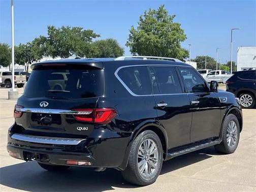 2022 INFINITI QX80 Luxe