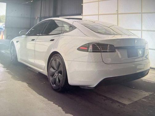 Pearl White Multi-Coat 2022 Tesla Model S Base