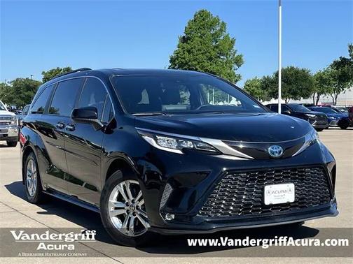 2023 Toyota Sienna XSE 7 Passenger