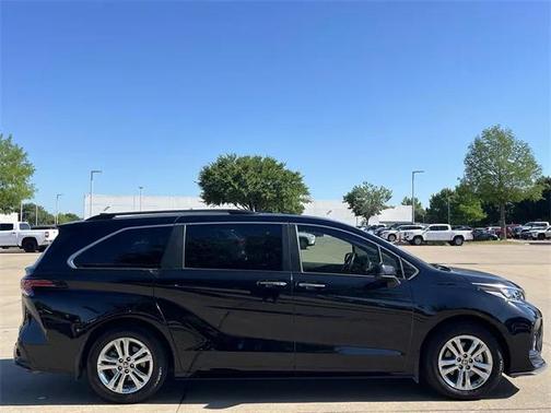 2023 Toyota Sienna XSE 7 Passenger