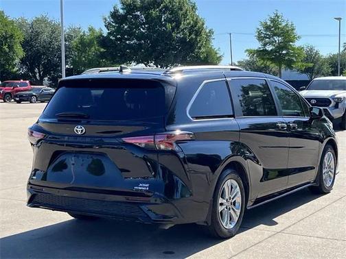 2023 Toyota Sienna XSE 7 Passenger