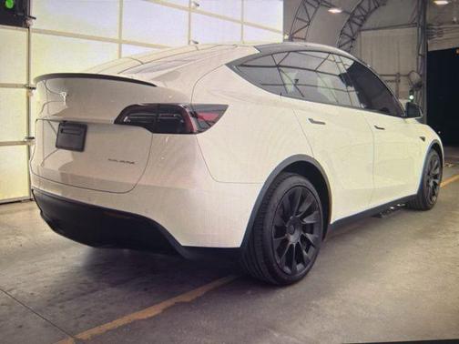 Pearl White Multi-Coat 2021 Tesla Model Y Long Range