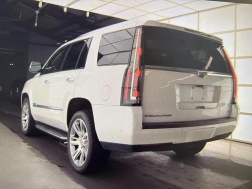 2018 Cadillac Escalade Luxury