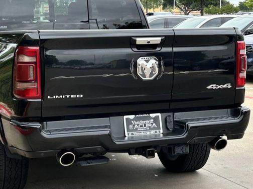 Diamond Black Crystal Pearlcoat 2021 RAM 1500 Limited
