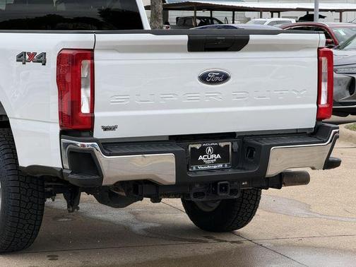 Oxford White 2023 Ford F-250 XLT