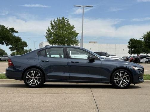 Denim Blue Metallic 2024 Volvo S60 B5 Plus Dark Theme