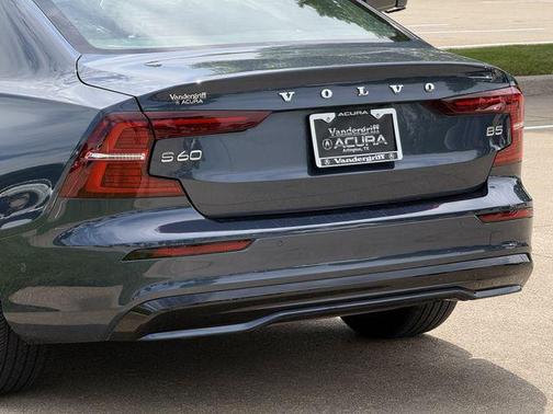 Denim Blue Metallic 2024 Volvo S60 B5 Plus Dark Theme