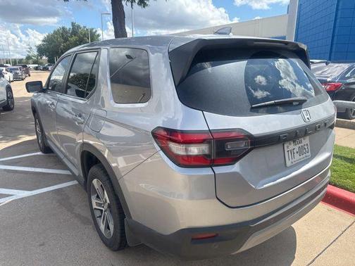 Lunar Silver Metallic 2024 Honda Pilot EX-L 7 Passenger
