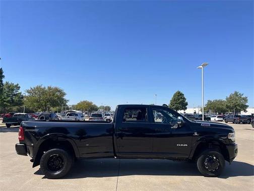 2022 RAM 3500 Laramie Crew Cab 4x4 8' Box