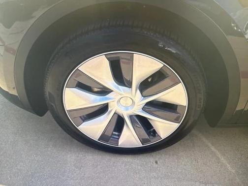 2024 Tesla Model Y Long Range Dual Motor All-Wheel Drive