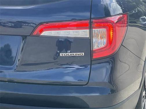 2022 Honda Pilot Touring 8-Passenger