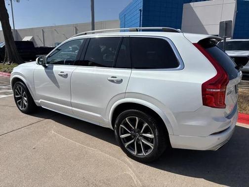 2016 Volvo XC90 T6 Momentum