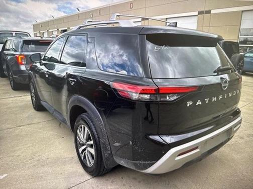 2024 Nissan Pathfinder SL FWD