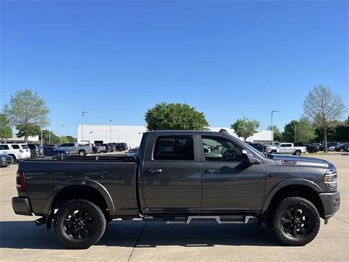 2020 RAM 2500 Laramie Crew Cab 4X4 6'4' Box