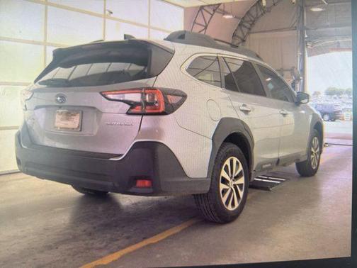 Ice Silver Metallic 2025 Subaru Outback Premium