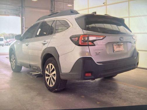 Ice Silver Metallic 2025 Subaru Outback Premium