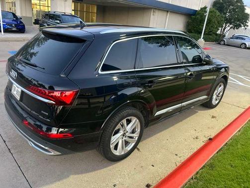 Mythos Black Metallic 2023 Audi Q7 55 Premium