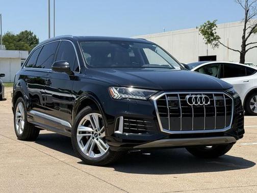 Mythos Black Metallic 2023 Audi Q7 55 Premium