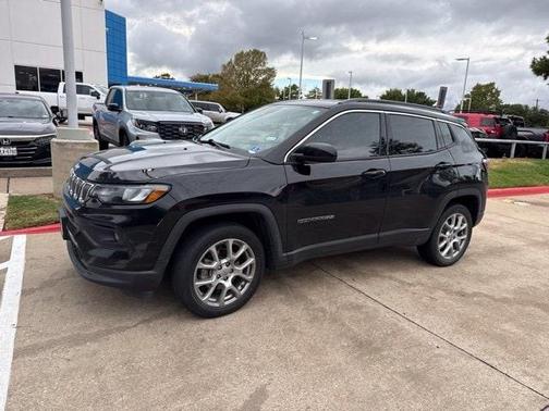 Diamond Black Crystal Pearlcoat 2022 Jeep Compass Latitude Lux