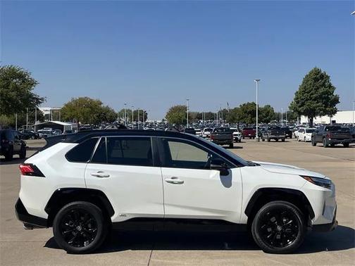 2022 Toyota RAV4 Hybrid SE