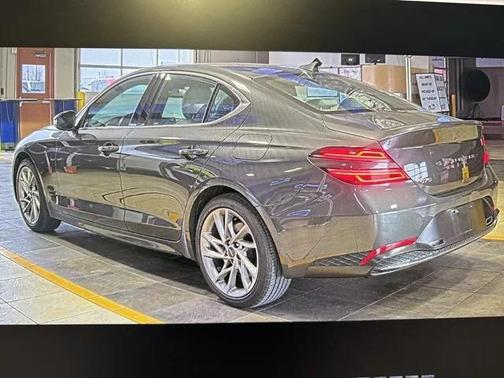 2022 Genesis G70 2.0T RWD
