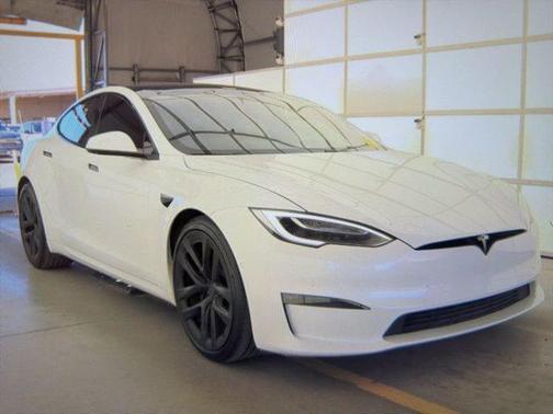 Pearl White Multi-Coat 2021 Tesla Model S Plaid