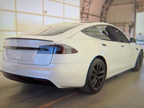 Pearl White Multi-Coat 2021 Tesla Model S Plaid