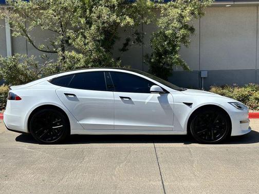Pearl White Multi-Coat 2021 Tesla Model S Plaid