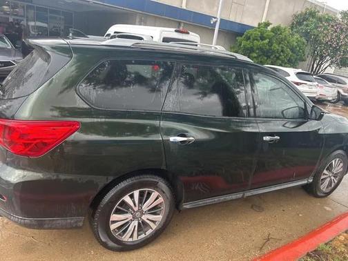 2019 Nissan Pathfinder SV