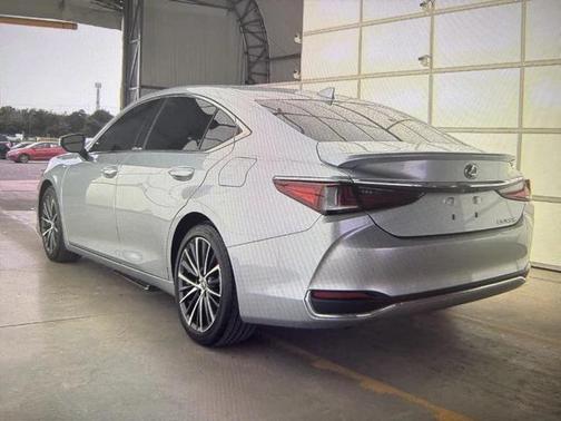 2023 Lexus ES 300h Base