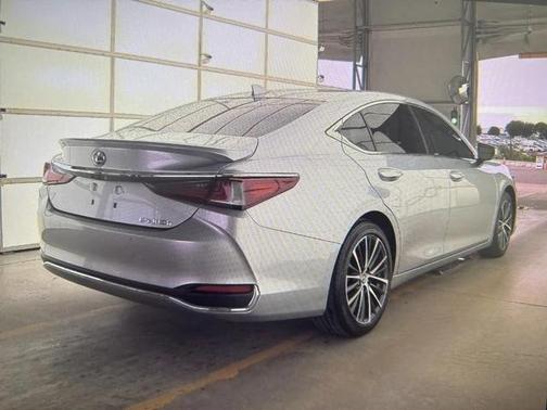 2023 Lexus ES 300h Base