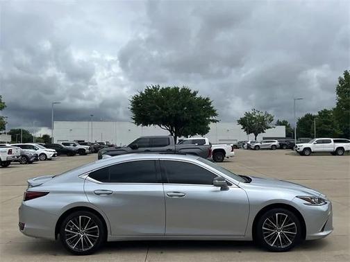 2023 Lexus ES 300h Base