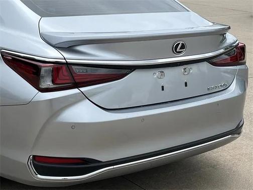 2023 Lexus ES 300h Base