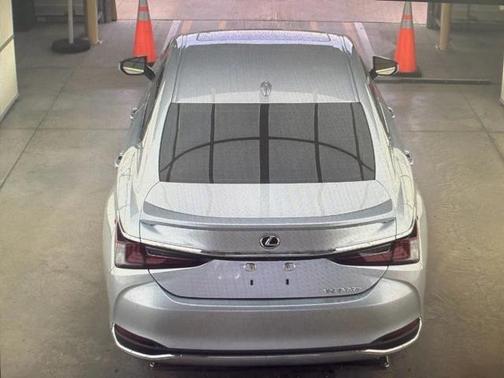 2023 Lexus ES 300h Base