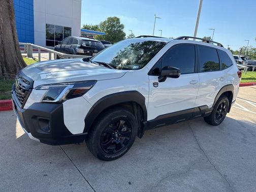 Crystal White Pearl 2024 Subaru Forester Wilderness