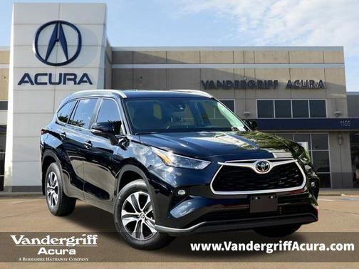 Midnight Black Metallic 2025 Toyota Highlander XLE