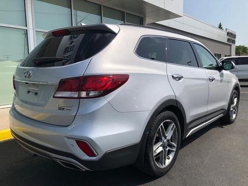 Photo 5 of 32 of 2017 Hyundai Santa Fe Limited Ultimate